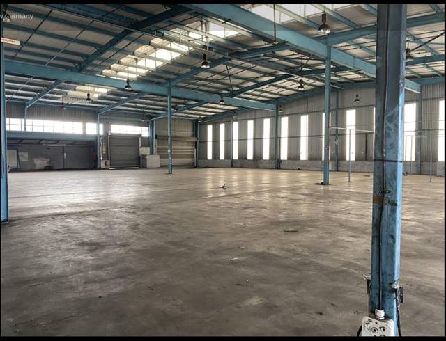3,590M² WAREHOUSE TO LET IN NEW GERMANY